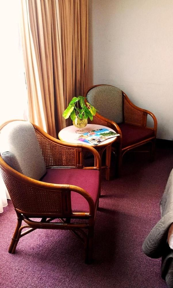 Hotel Grand Continental 3*